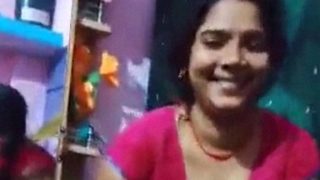 Cewek India Buka Saree, Crotnya Keliatan Polos Tanpa Busana