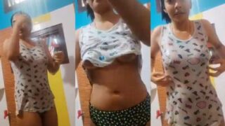 Desi Cewek Telanjang Buka Baju Dan Mandi Panas Bikin Makin Erotis Di Video Mms.