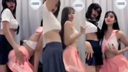 Dua Cewek Abg Pake Kostum Seragam Sekolah Jepang, Crot-crotan Di Live Luluspark