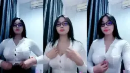 Julia Lea, Bajunya Super Ketat Sampe Ngepres Kenceng, Bikin Makin Nongol