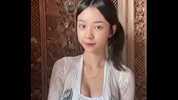 Sindi, Si Pelayan Nakal Yang Bikin Lo Makin Ngiler.