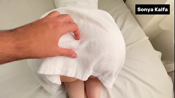Ibu Tiri Seksi Digenjot Habis-habisan Setelah Berenang