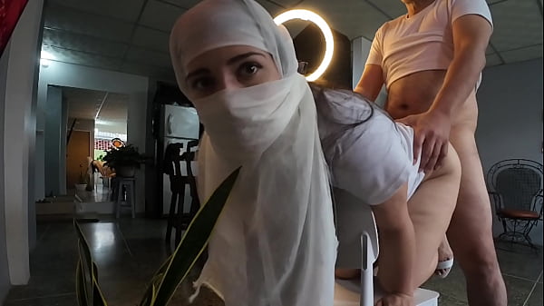 Ibu-ibu Berjilbab Dikocok Habis, Kontol Penuh Di Lubang Belakang
