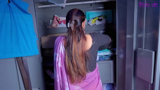 Bokep Pembantu Desi Montok Ketahuan Curi Celana Dalam Majikan, Langsung Digocok Suaminya Pake Gaya Doggy, Bulu Memek Basah Kuyup, Suara Hindi Bikin Makin Hot