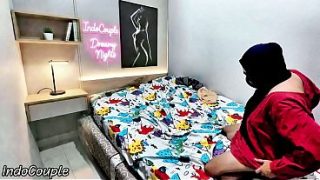 Aku Lihat Adikku Berhijab Lagi Nganggur Di Kamar, Langsung Aku Puasin Dia Puas-puas. Crot Dalem Memeknya.