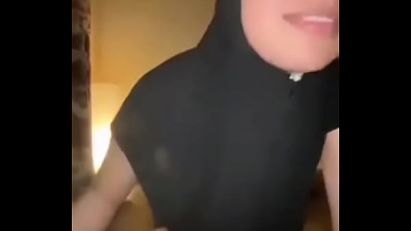 Ngentot Memek Sempit Kontol Gede Pake Jilbab Basah
