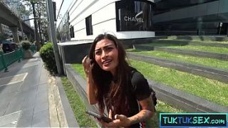 Bokep Thai Montok Mungil, Ibu-ibu Nakal Ngentot Puas Sama Bule Besar
