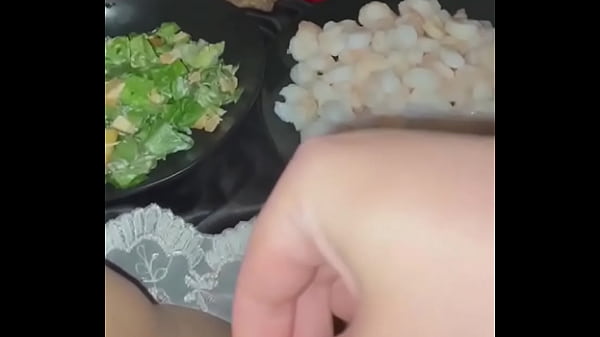 Ngentot Sendirian Cewek Hijab Ala Putri Salju Arab, Cabul Abis Di La, Makanan Jadi Alat Bantu Nafsu Bejat.