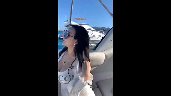 Gadis Cina, Keliatan Kayak Lagi Pengen Digebukin.