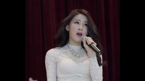 Gadis Korea, Tubuhnya Menggoda Bikin Nafsu Naik, Bibir Merah Siap Ajak Main.