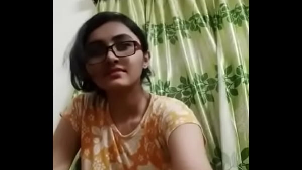 Desi Bos Seksi Bikin Makin Pengen