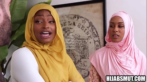 Bokep Stepdaddy Ngentot Anak Tiri Hijab, Stepmom Pegangin Badan Hotnya