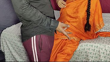 Dever Ne Desi Bhabhi Ki Chut Ki Pyaas Bujhai, Garam Ras Se Naha Diya