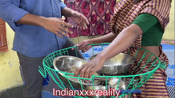 Nonton Video Xxx Keluarga Tiri India Paling Hot Dengan Suara Hindi Yang Jelas Bikin Makin Bernafsu.