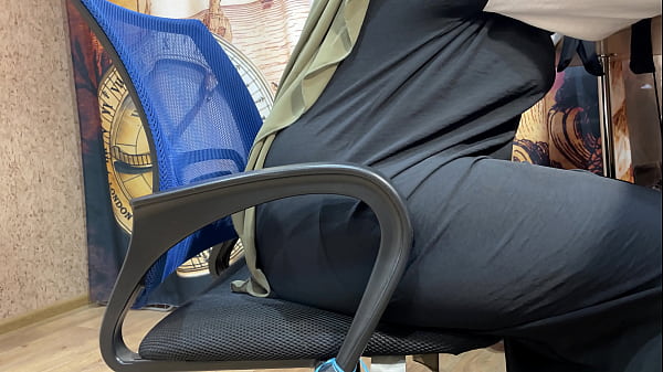 Perempuan Arab Berhijab Meremas-remas Selangkangan Di Bawah Celana Dalam Sambil Kerja