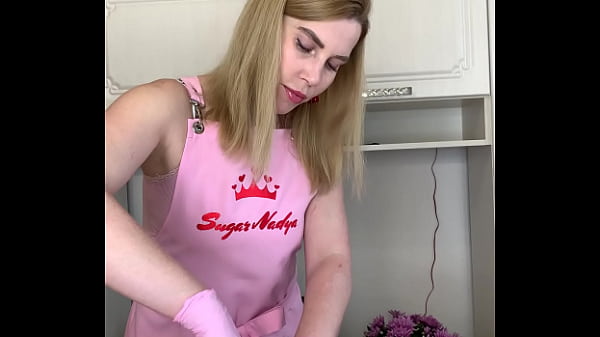 Bikin Ngilu, Bikin Ngilu, Cewek Rusia Seksi Lagi Waxing Kontol Bulu Lebat.