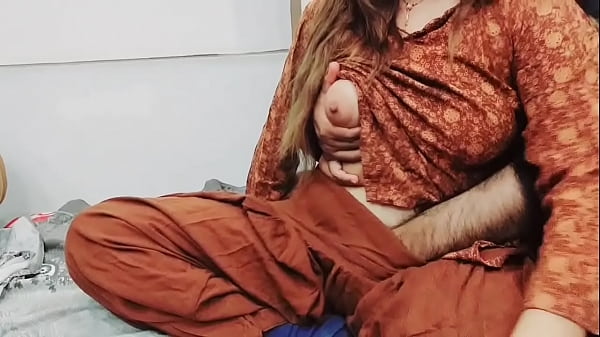 Ibu Tiri Pakistan Nungging Anal Di Depan Suami Cuckold Sambil Potong Sayur, Suara Hindi Panas Bikin Makin Nafsu.