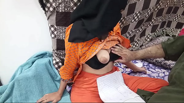 Gadis Pelajar Pakistan Berhijab Digenjot Guru Lesnya, Makin Kencang Makin Basah.