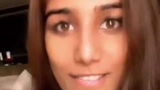Poonam Pandey Putingnya Nyempil Pas Live Instagram