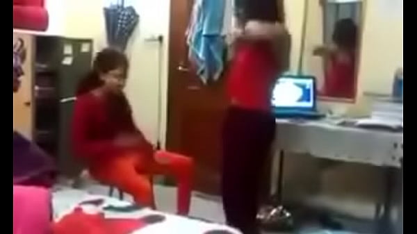 Hostel Mein Hindi Mein Mazaak, Lekin Aaj Toh Pant Bheegi