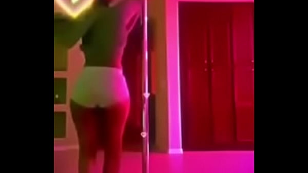 Desi Goyang Tiang, Bikin Semua Laki Ngiler