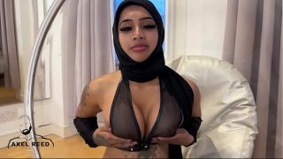 Gadis Arab Berhijab Digebukin Brutal Sama Pria Kekar