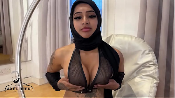 Gadis Arab Berhijab Digebukin Brutal Sama Pria Kekar