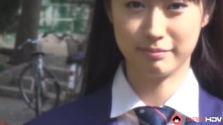 Tomomi Motozawa Pake Seragam Sekolah, Mulutnya Nempel Di Batang Temen Sekelas