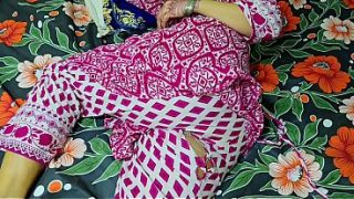 Ibu Tiri Celananya Sobek, Anak Tiri Langsung Ngewe Dari Belakang, Pantatnya Montok Bergoyang.