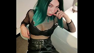 Ibu Tiri Konservatif Ngejilat Anaknya Yang Lesbian Jadi Lurus Berkat Kontol Pacarnya.