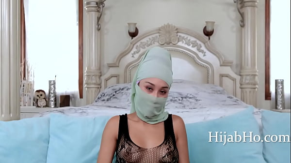 Ibu Tiri Berhijab Bikin Tenang – Cali Lee Bikin Liar