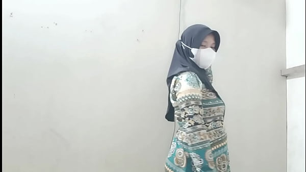 Ngentotin Bini Tetangga Pas Suaminya Cabut Ngantor