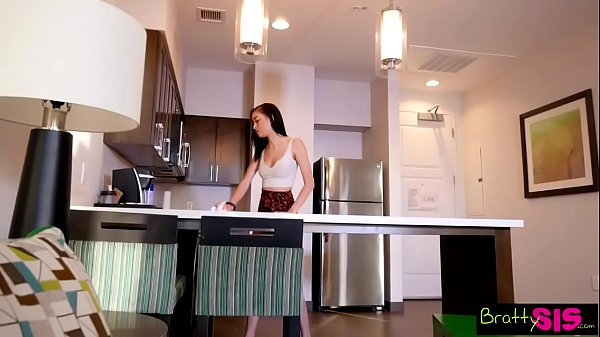 Step-bokep Ngambek, Kontol Kakak Tiri Nyelip Masuk, Doi Minta Lagi S9:e4