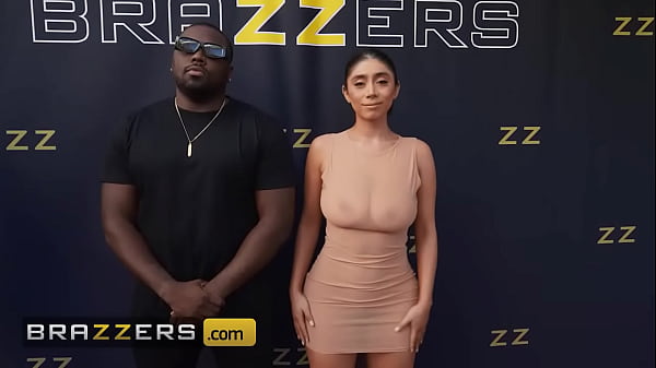 Violet Myers Sengaja Pamer Lubang Pantatnya Ke Para Paparazi, Bikin Mereka Ngiler.