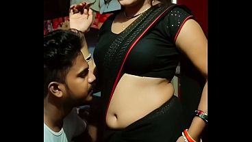 Desi Bhabhi Saree Navel Basah, Desah Mesra Siap Digoda
