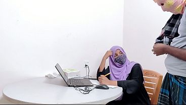Bankir Hijab Montok Digebuk Kontol Petani Kampung Desa Chudai Panas