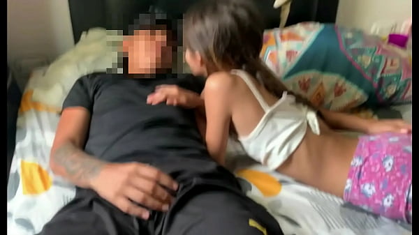 Hermanastra Ngewe Sama Kakak Tiri Saat Ortu Tiri Lagi Pergi – Cerita Lengkap
