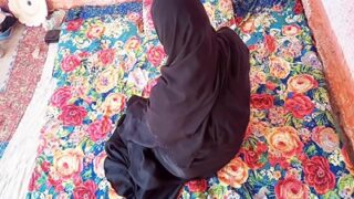 Pakistani Aapa Ngeces Ngempet Kontol Bhaijaan Di Memeknya.