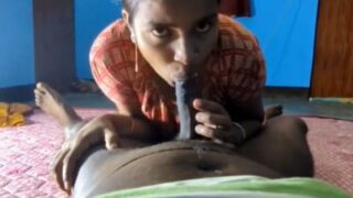 Video Mesum Cewek Tamil Ngen**t Dan Nungging Di Atas Kontol