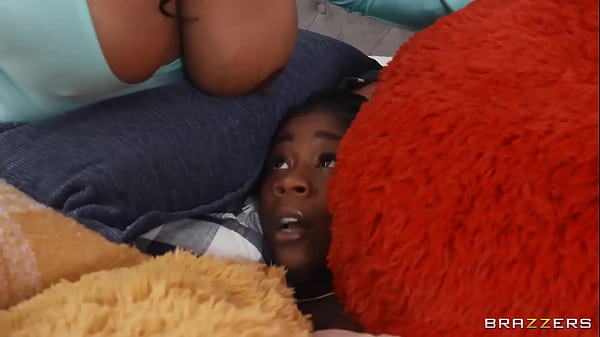 Ngentot Bantal Doang, Si Cewek Minta Threesome / Brazzers / Download Full Dari Https://zzfull.com/haz
