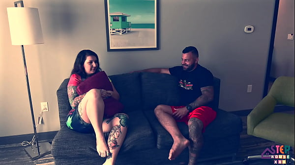 Ngentotin Kakak Tiri Sambil Posisi Misionaris, Gaya Amatir Bikin Makin Greget.