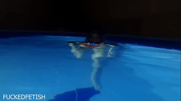 Helen Star Pake Bikini Seksi, Tancep Masker Malam, Goyang Di Kolam Renang