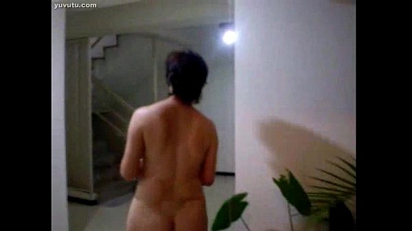 Ibu-ibu China Montok Lagi Siram Tanaman, Pantatnya Basah Kuyup Bikin Liur Netes.