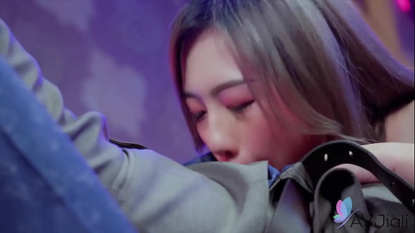 Cewek Seksi China Lin Siyu Lagi Ngewe Sambil Ngegas, Mulutnya Penuh, Kontolnya Digebukin Kenceng.