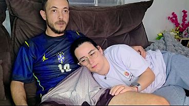 Irmã De Criação Se Molha Toda Vendo O Jogo Do Brasil Enquanto O Irmão A Provoca