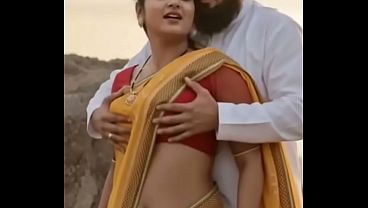 Desi Bhabhi Saree Me Doodh Dabake Romansa