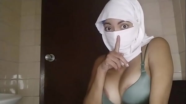 Istriku Muslim Arab, Licin, Berair, Muncrat Sambil Masturbasi Saat Suami Pergi