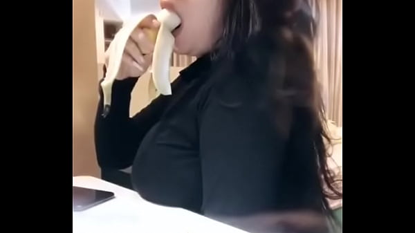 Monica Adhea, Cewek Model Indonesia, Bibir Merah Basah, Minta Dicocol Sampai Puas.